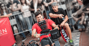 Crossfit coach helping a crossfitter