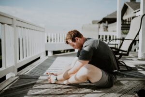 man performs glute stretches after run