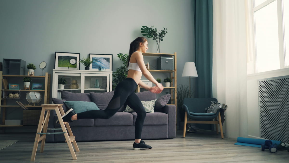 woman doing. a bulgarian split squat